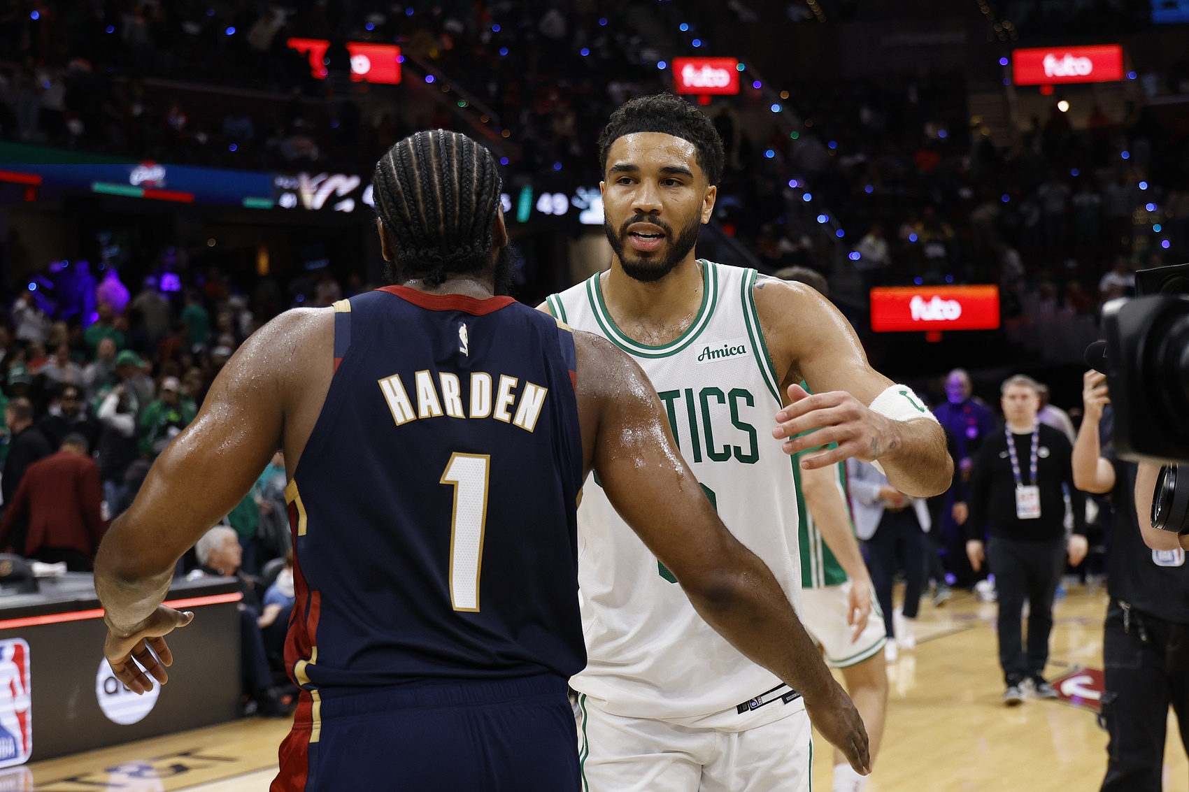 在线体育游戏娱乐平台-东部2号种子争夺战白热化!凯尔特人领跑 尼克斯&骑士紧随其后