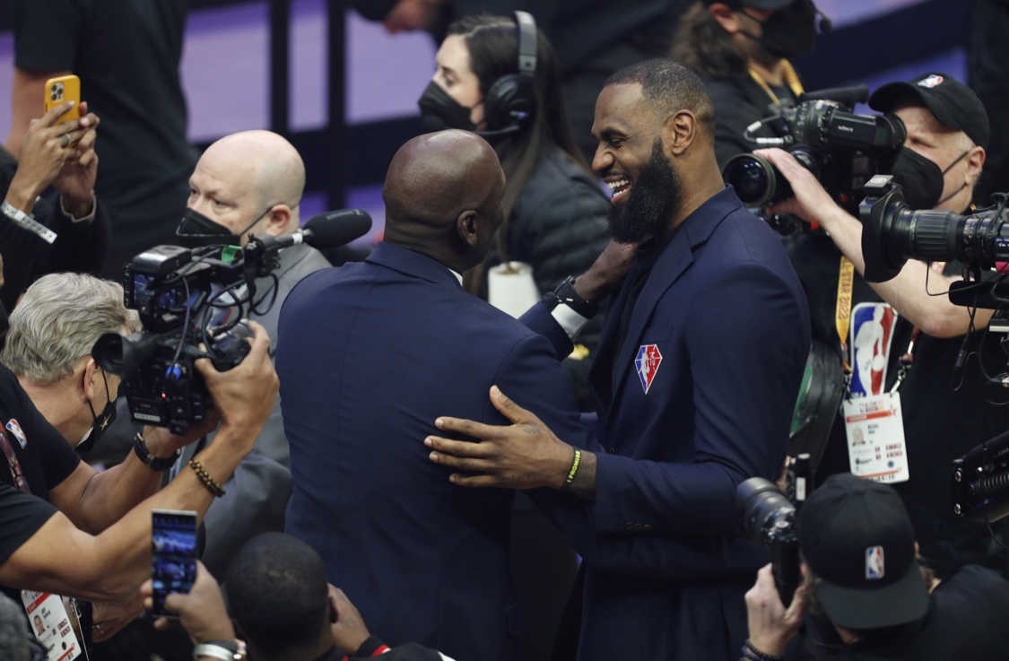 体育官网-GOAT?雷迪克:詹姆斯和乔丹是历史上最伟大的两个球员!