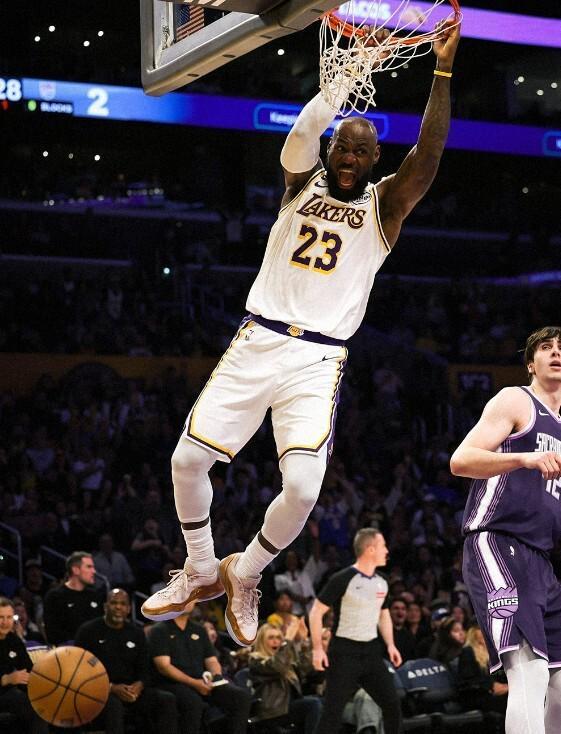 体育官网-逼近西部第5!东契奇28+9,詹姆斯24分,湖人24分大胜国王